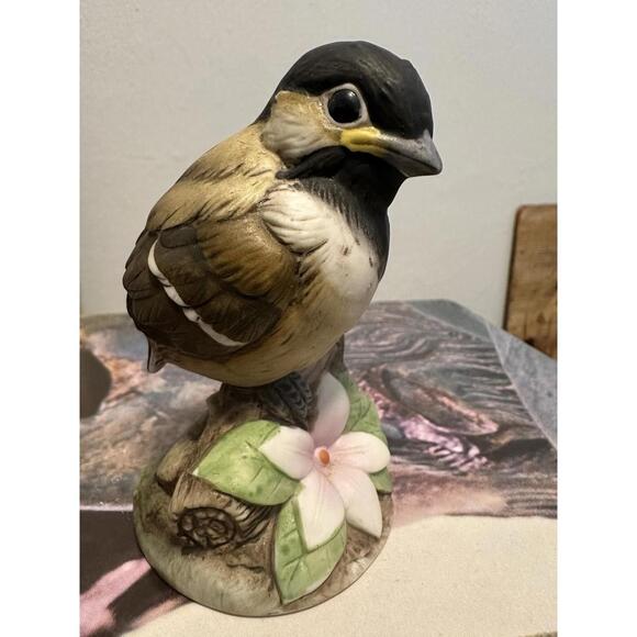 Vintage Andrea Sadek BABY CHICKADEE #6350 Porcelain Pink Flower 3.75" FIGURINE - Picture 5 of 6
